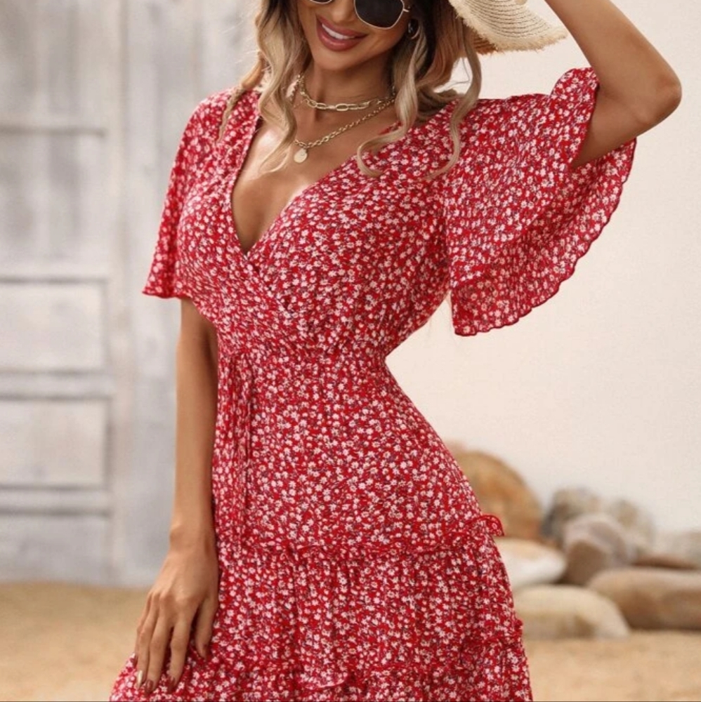 Shein Pretty summer Red floral dress (Medium) ♥️🍒